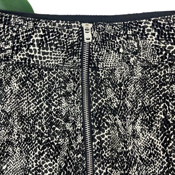🆕 Topshop Mini Leopard Print Flocked Moto Skirt - Monochrome - Picture 6 of 10